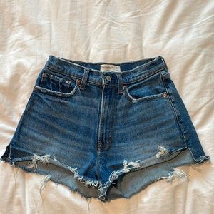 Abercrombie “The Mom Short” curve love high rise